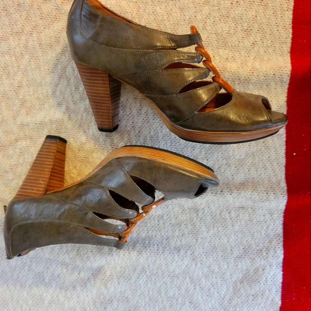 Indigo clogs by Clark's